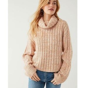 Urban Outfitters Chunky Knit Marled Turtleneck​​ Sweater in Tan